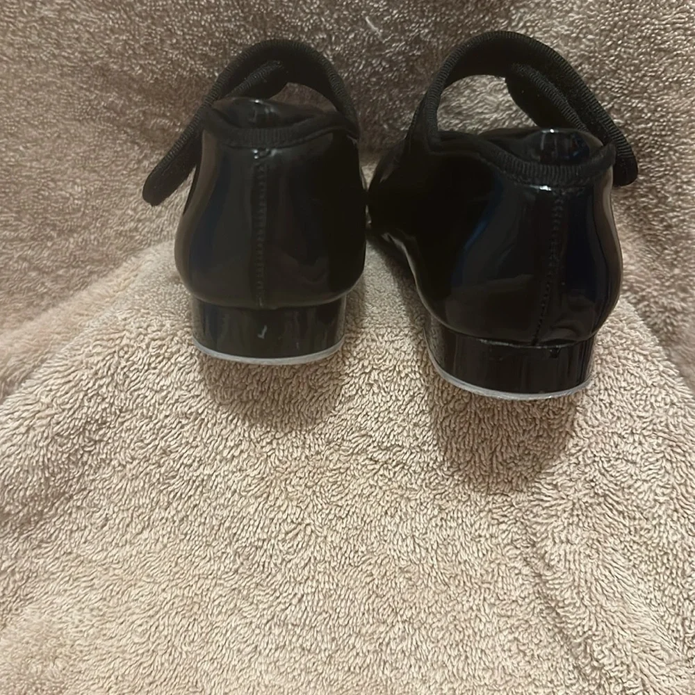 Girl’s Tap Shoes Black Patent Leather-self adjusting strap Size 10M